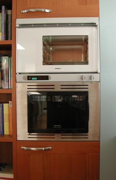 06/12 - And the microwave in it's fancy custom trim